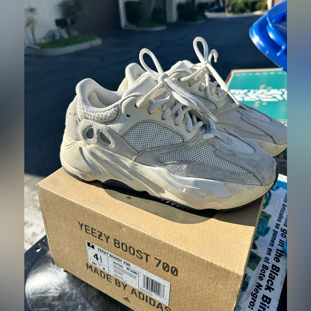 Yeezy boost 700 analog adidas size 4.5 (women 6)